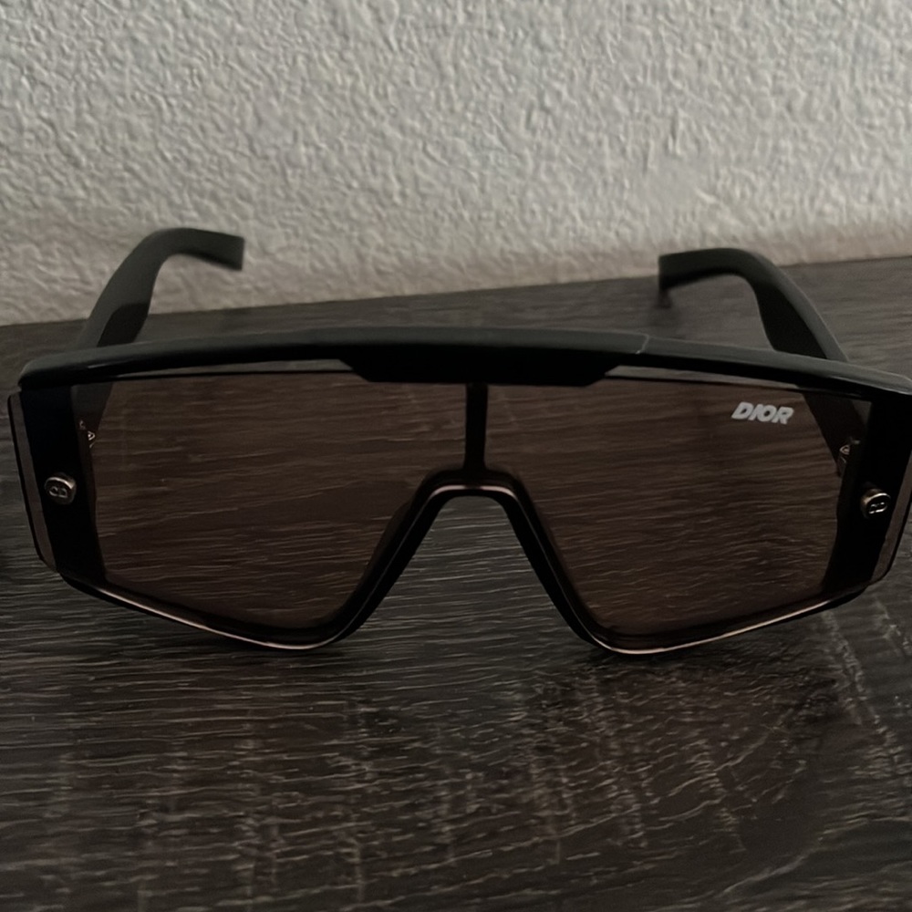 Two  lenses Christian Dior unisex  sunglasses - Picture 3 of 4